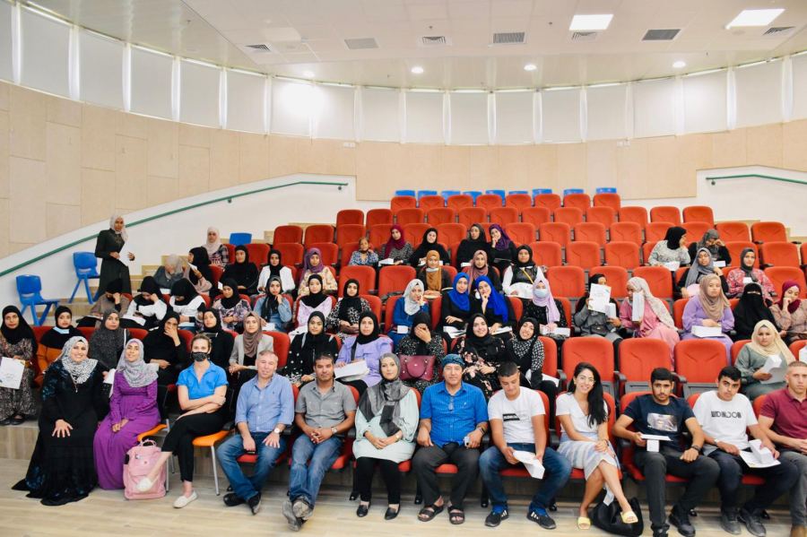 تخريج الفوج الأولى من برنامج إعداد القيادة واحة الصحراء في الطليعة